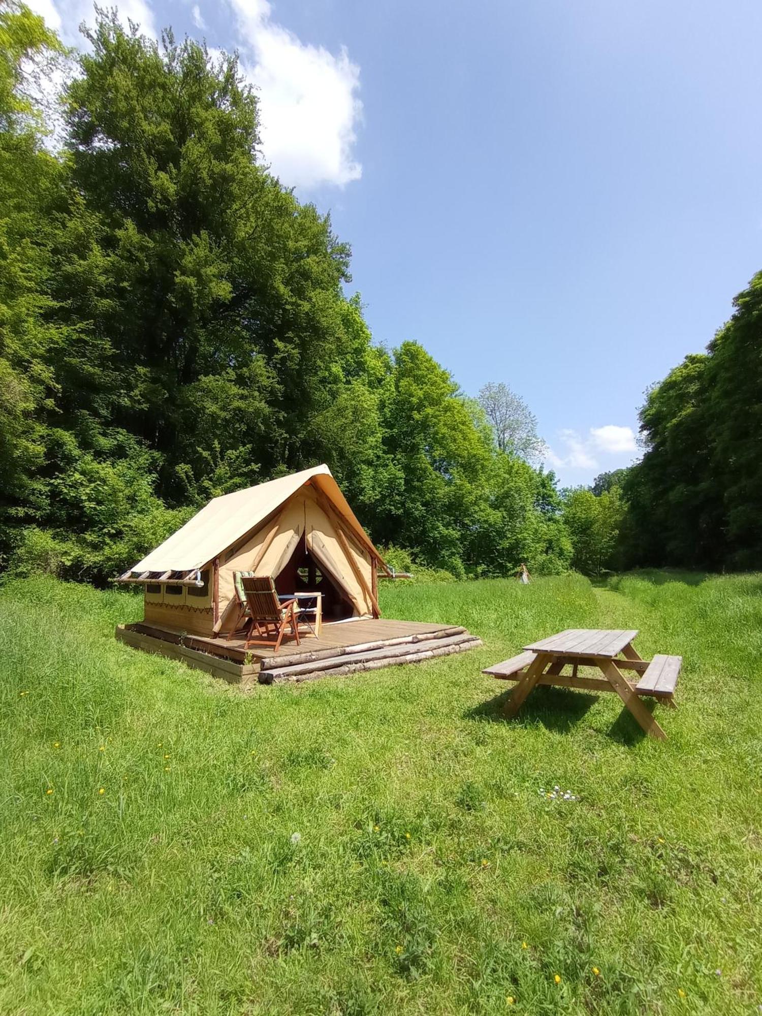 Chez Tombivouac Vila Pierrefonds Exterior foto