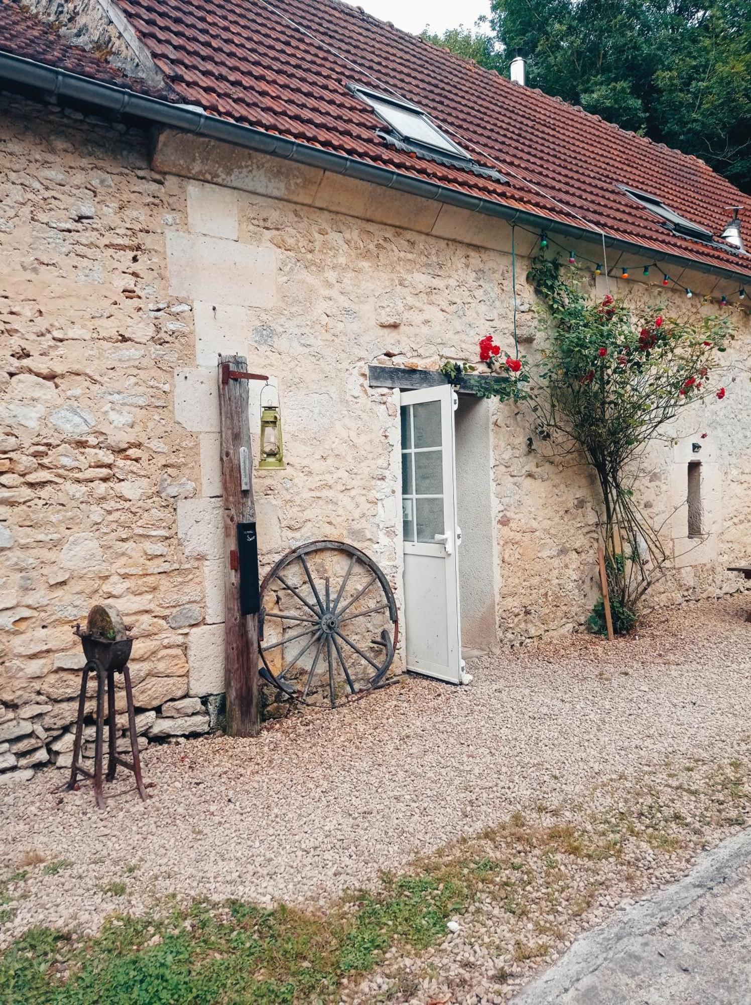 Chez Tombivouac Vila Pierrefonds Exterior foto